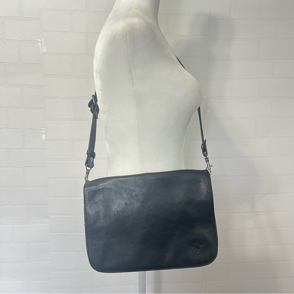 Patricia Nash Elegant Black Leather Shoulder Bag
